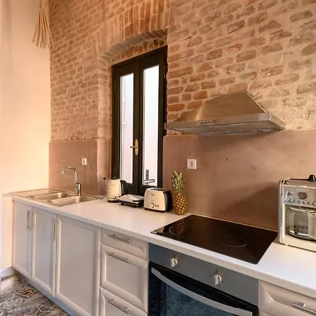 Monastery Apartment, A Unique House 아파트 하니아