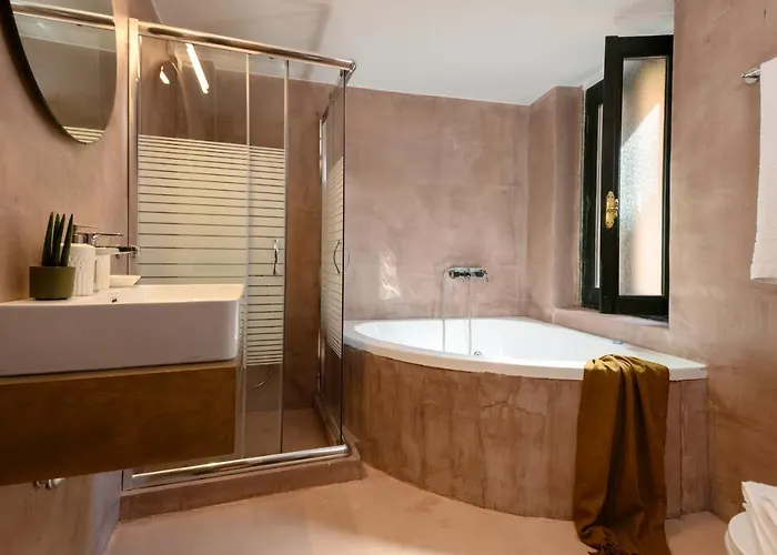 דירה Monastery Apartment, A Unique House